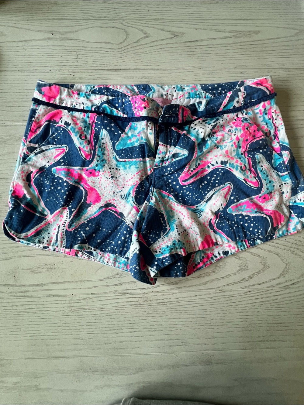 Lilly Pulitzer Navy Shorts with Bright Pink & Aqua Starfish Print- Size 6